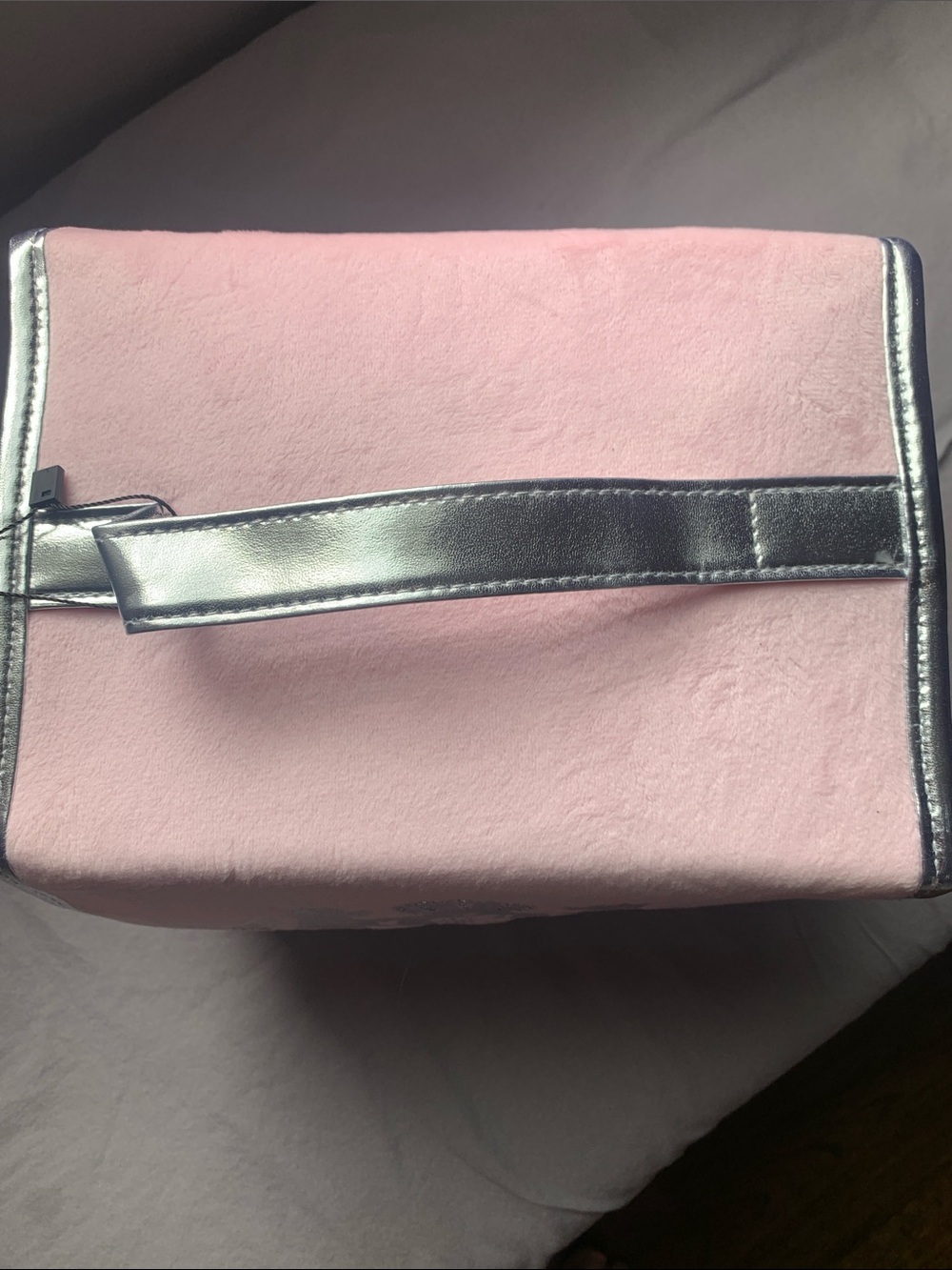 🆕 - Juicy Couture Pale Pink Velvet Travel organizer Bag with Silver Trim - Picture 7 of 11